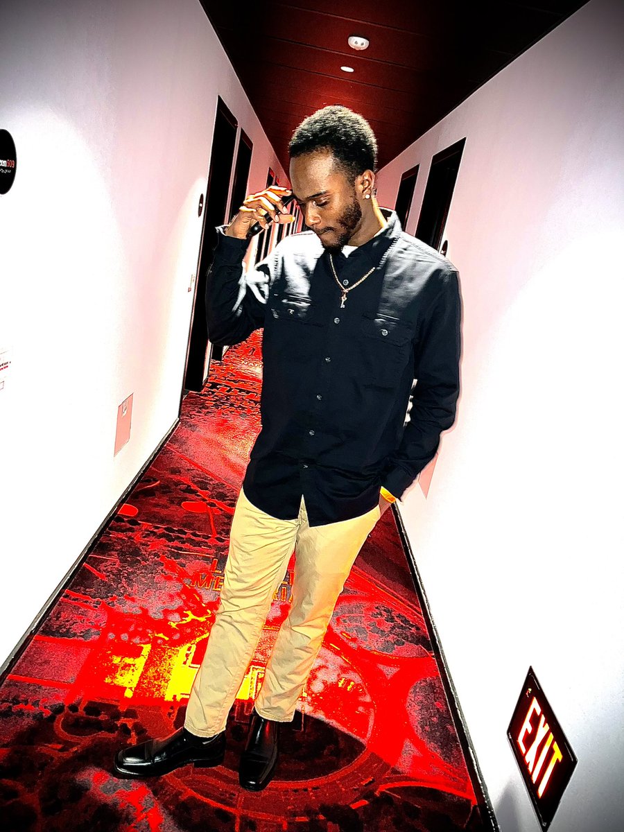 KeeValid's tweet photo. Can you tell that I mean business? 🕴🏾
#keevalid https://t.co/XND2SbulCJ