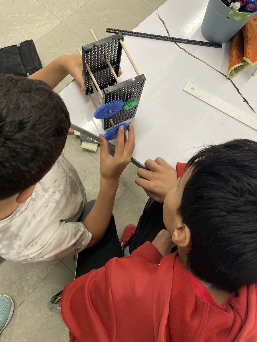 Some hands-on science this afternoon creating gear trains. <a href="/DesmondHDSB/">Viola Desmond Public School</a>