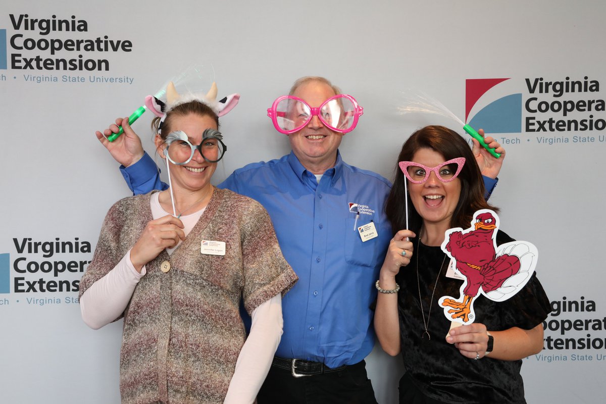 VACoopExt's tweet photo. Between #VCEWinterConference learning sessions, #VaCoopExt agents, specialists, and staff had some fun laughing together at our photo booth. #EngagedExtension https://t.co/FV0uY4vyMS