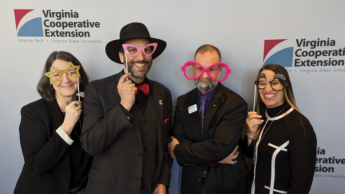VACoopExt's tweet photo. Between #VCEWinterConference learning sessions, #VaCoopExt agents, specialists, and staff had some fun laughing together at our photo booth. #EngagedExtension https://t.co/FV0uY4vyMS