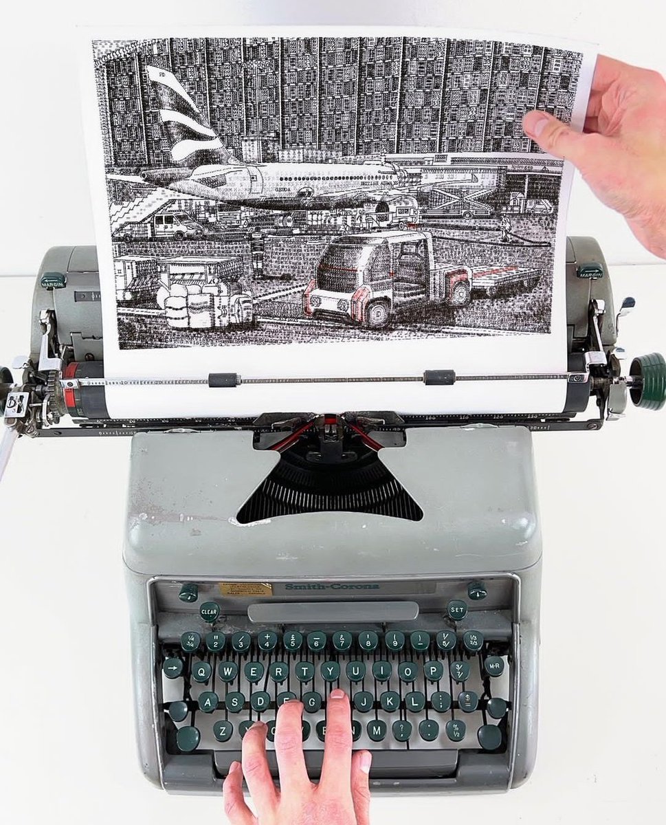 alejandrocsome's tweet photo. ¿Se imaginan dibujar con una máquina de escribir? Yo tampoco. Pero James Cook lo intenta, y creo que lo hace bastante bien. https://t.co/Yi69MZf8bG