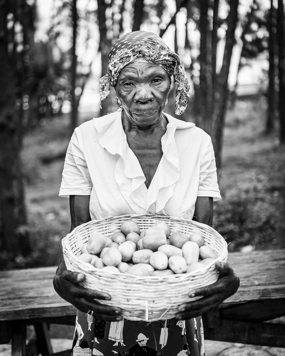 Viktamiza's tweet photo. Black &amp; white imagery #TBThursday #bnwphotography #tbt #streetphotography #portfolio #PortraitThursday #portraitphotography #NewYork #haiti https://t.co/lUQf2RKdBG