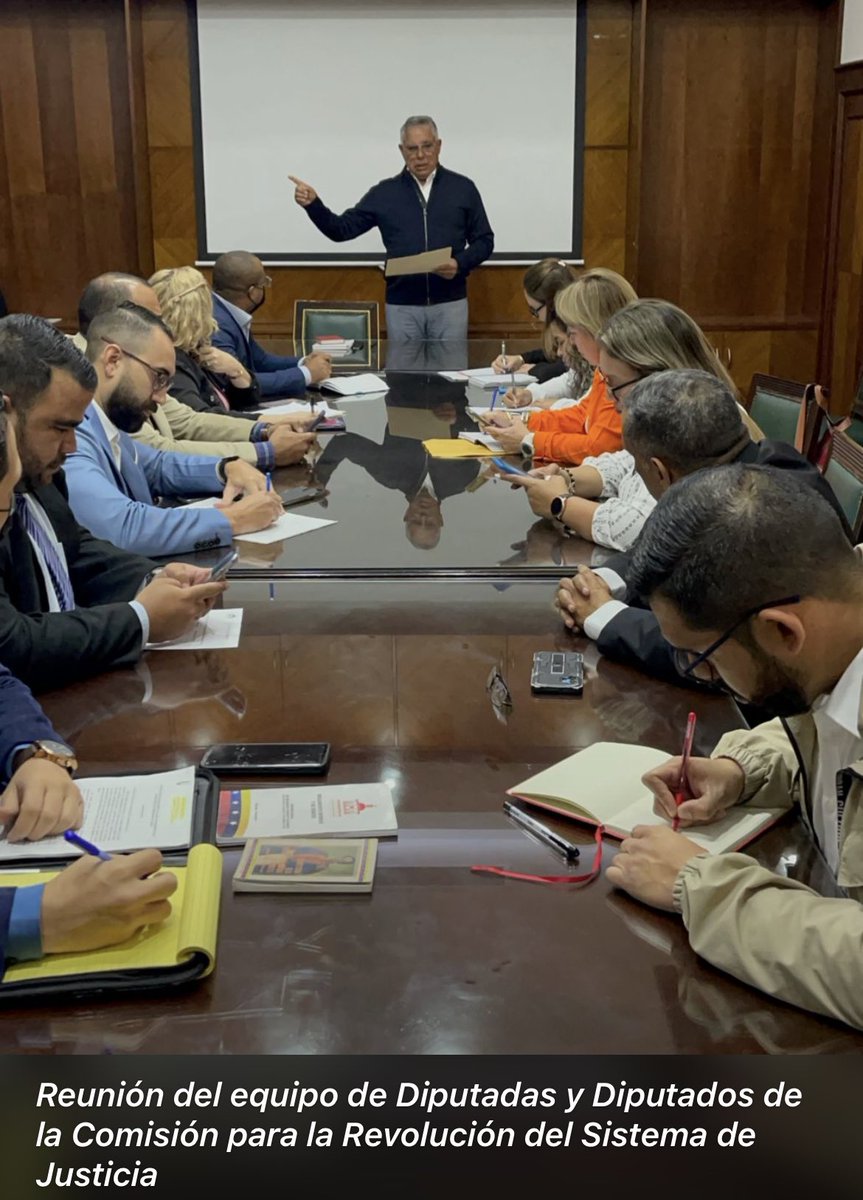 YonderDuran's tweet photo. Reunión de trabajo junto a nuestro jefe de fracción Pedro Carreño ! https://t.co/yOA5jdRE0J
