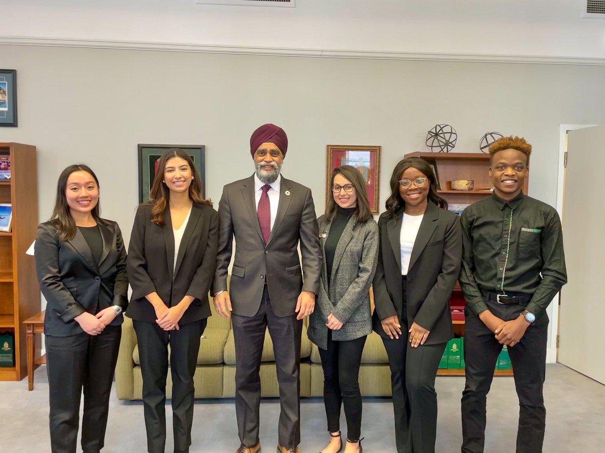 CanWaCH's tweet photo. Earlier this morning, members of the CanWaCH Youth Working Group joined the Minister of International Development for a youth roundtable in Ottawa! #IDW2023 (1/2) https://t.co/oPLwMlRxaj