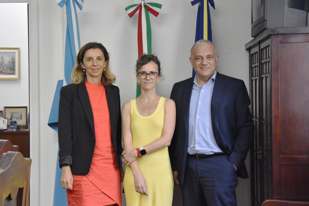 Hoy me reuní con <a href="/FarabolaClaudio/">Claudio Farabola</a>, Director Ejecutivo de la Cámara de Comercio Italiana en Argentina y Secretario de la <a href="/EurocamaraArg/">Eurocámara Argentina</a>,  y con su vicegerente, Valentina Gorrieri, para trabajar una agenda emprendedora en conjunto.