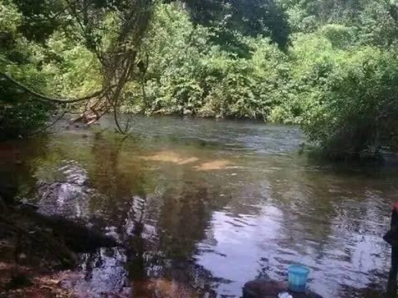 NigeriaStories's tweet photo. A story everyone should know about !!

The story of the cursed Inachalo river at Idah town in Kogi state.

Thread 🧵 

Retweet to educate someone https://t.co/xDtO9gFxTG