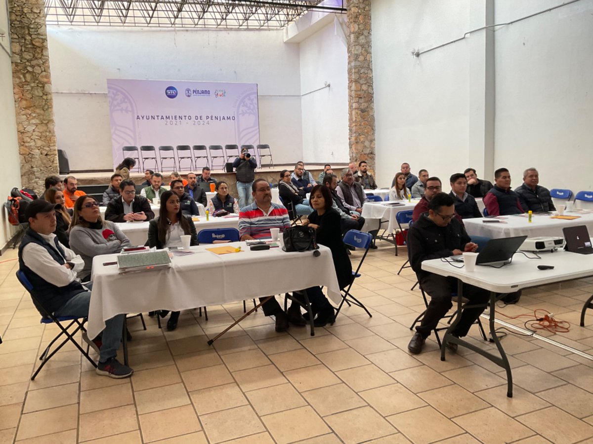 iplanegente's tweet photo. #IplaneGTO tiene el compromiso de impulsar el desarrollo municipal, a través del #Programa de #Capacitación a #Municipios
Como 2da fase,  capacitamos a 14 municipios en la definición de directrices estratégicas y ordenamiento territorial
Agradecemos a nuestro anfitrión @M_Penjamo https://t.co/Dm96abYMS5