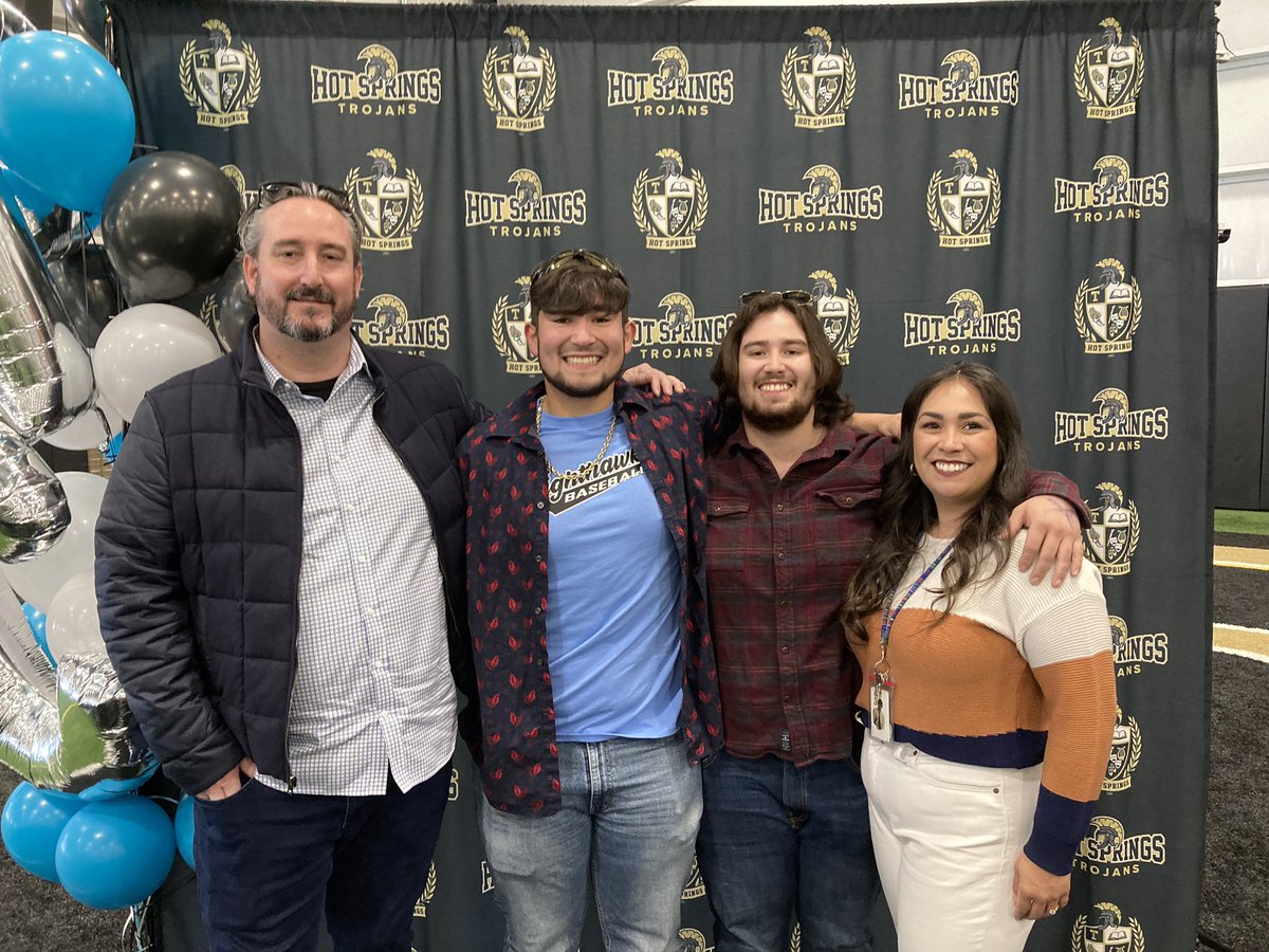 HSSD_Trojans's tweet photo. The Trojan community and NPC staff celebrated Senior Xavier Parker today, at a Baseball Signing Day Ceremony at the Indoor Practice Facility.
>Xavier signed to attend National Park College and play baseball with the NPC Nighthawks Baseball Team!
@NPC_Nighthawks @NationalParkC https://t.co/o4Zakz4NCP