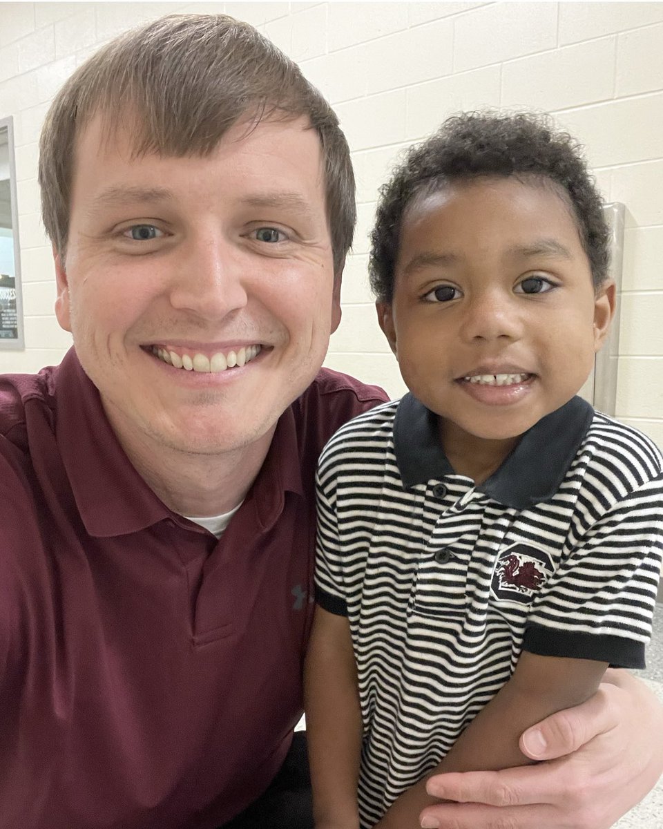 mrbrantly's tweet photo. It’s a great day to support the @UofSC! @AlexaGMoreland @RiverbankElem https://t.co/S4fpehw9BB