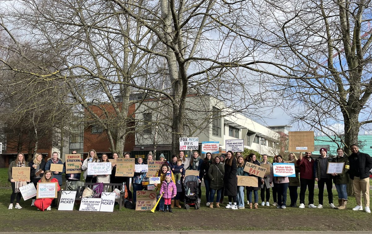 LukeKphysio's tweet photo. Not where I expected to be 6 months into my career as a physio but proud to stand alongside my colleagues! Definitely not an easy decision for anyone involved but something needs to change for the sake of the NHS, all AHPs, and our patients #CSP4FairPay @thecsp @Gloshosptherapy https://t.co/jVhQsgMOEd