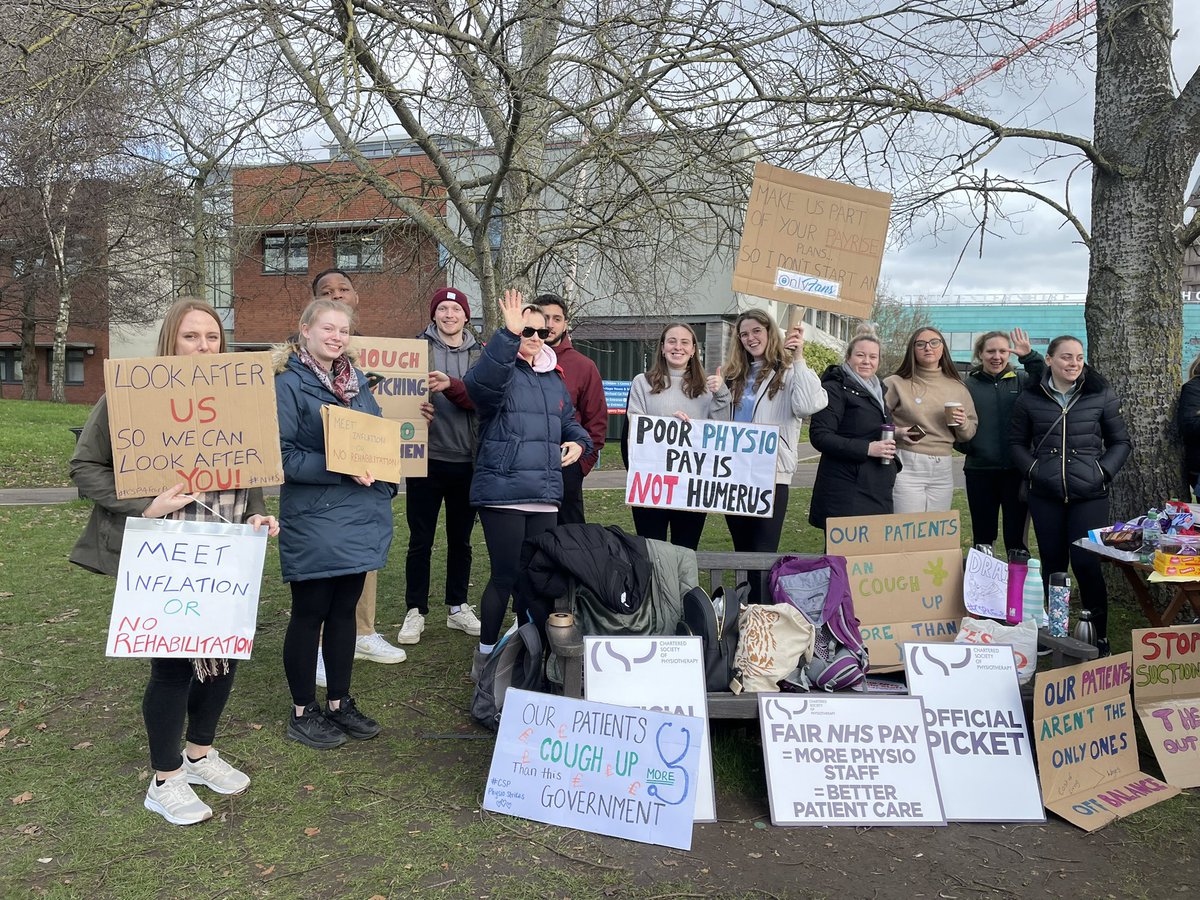 LukeKphysio's tweet photo. Not where I expected to be 6 months into my career as a physio but proud to stand alongside my colleagues! Definitely not an easy decision for anyone involved but something needs to change for the sake of the NHS, all AHPs, and our patients #CSP4FairPay @thecsp @Gloshosptherapy https://t.co/jVhQsgMOEd