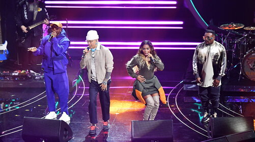 flashvlight's tweet image. bello sfera nei black eyed peas 
#Sanremo2023