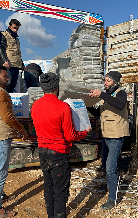 UNICEFUSA's tweet photo. In northwestern Syria, UNICEF teams deliver hygiene kits and tarpaulins as part of the ongoing earthquake response. Safe water also remains a priority, as WASH services are critical in preventing illness in the early days of a crisis. https://t.co/B1p9aIox96