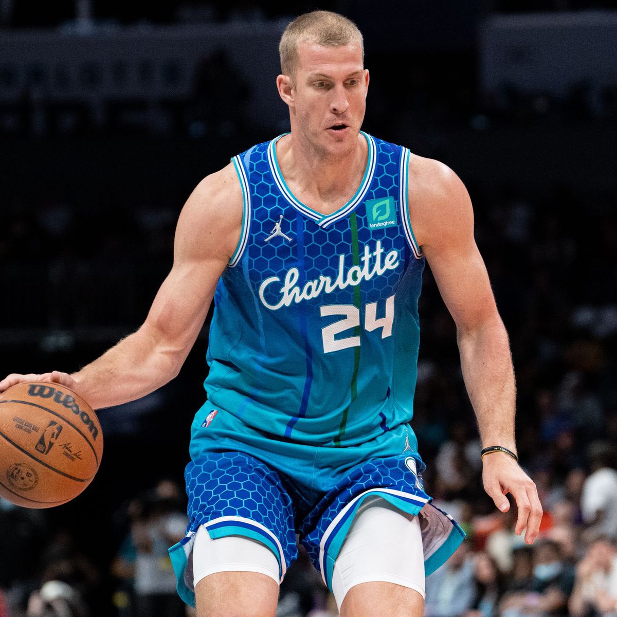 DailyNbaAlerts_'s tweet photo. The Charlotte Hornets have reportedly sent Mason Plumlee to the Los Angeles Clippers in return for Reggie Jackson. https://t.co/HthBSBNcfv