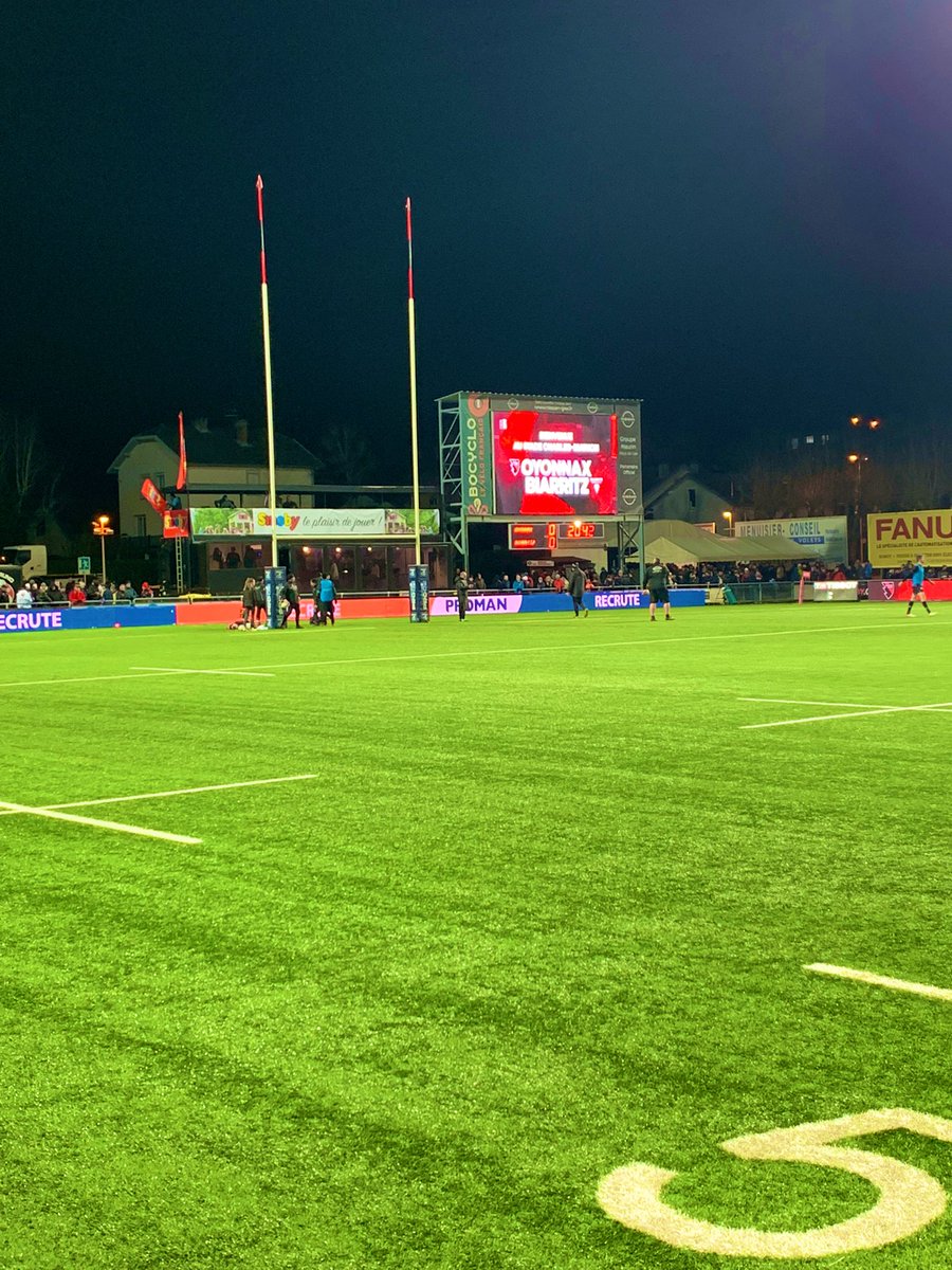 JBEsculie's tweet photo. La J20 de @rugbyprod2 démarre à 20h50 sur @CanalplusSport avec le duel #ORvBO aux commentaires @pgroussard Thomas #Lièvremont et toutes les équipes de @fonzythecool dans le car. Et ça va piquer…dans tous les sens ! (#faitfroid) https://t.co/KS6aqQsu11