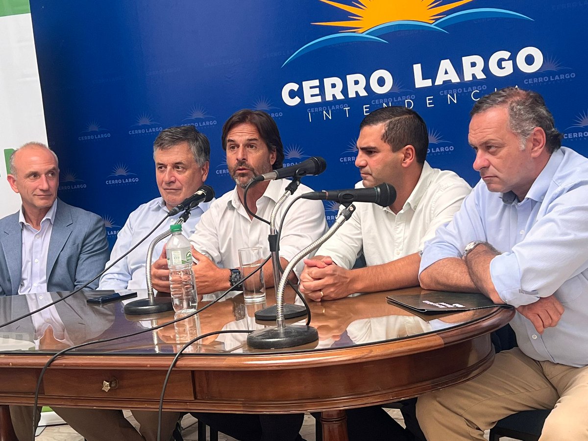 El presidente <a href="/LuisLacallePou/">Luis Lacalle Pou</a> y el ministro <a href="/OmarPaganini/">Omar Paganini</a> participaron del lanzamiento de la nueva planta de plywood que Lumin construirá en Melo. Con una inversión de US$ 136 millones, las nuevas instalaciones crearán 250 empleos en la construcción y luego 320 empleos directos.