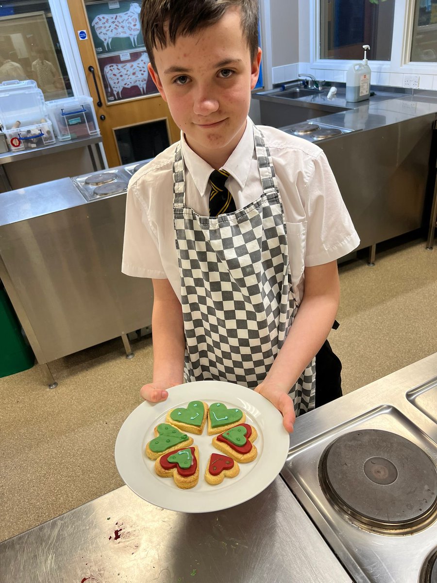 AiredaleAcad's tweet photo. ♥️love is in the air♥️
The year 8 cooking club produced some fantastic valentine biscuits after school. They look yummy; well done.
#FoodTechnology #NextLevelChefs #ValentineBiscuits https://t.co/t2pxUgNnWF