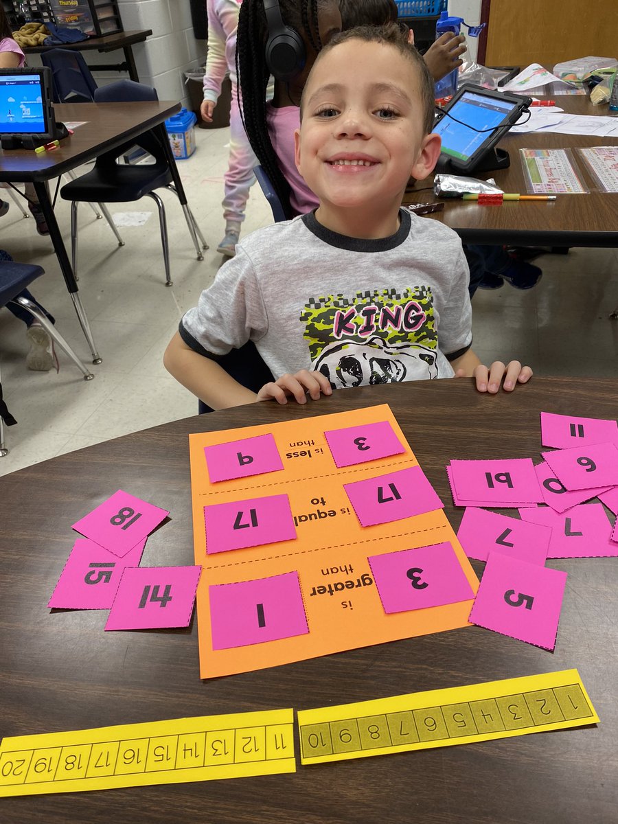 DebraCadena's tweet photo. Ss love comparing numbers using their #numberpath 🤩@NISDRabaES @NISDElemMath #kindergarten https://t.co/iU20et3AOo