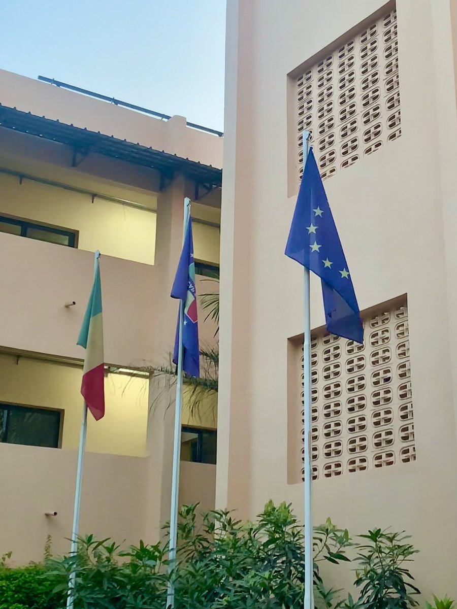 pmwBxl's tweet photo. Training 🇲🇱 police for border management, deescalation, human rights etc. - impressed by 🇪🇺@EucapMali ‘s work! Grateful to dynamic &amp; motivated team for presentations &amp; advice https://t.co/dFS6AuZXWm