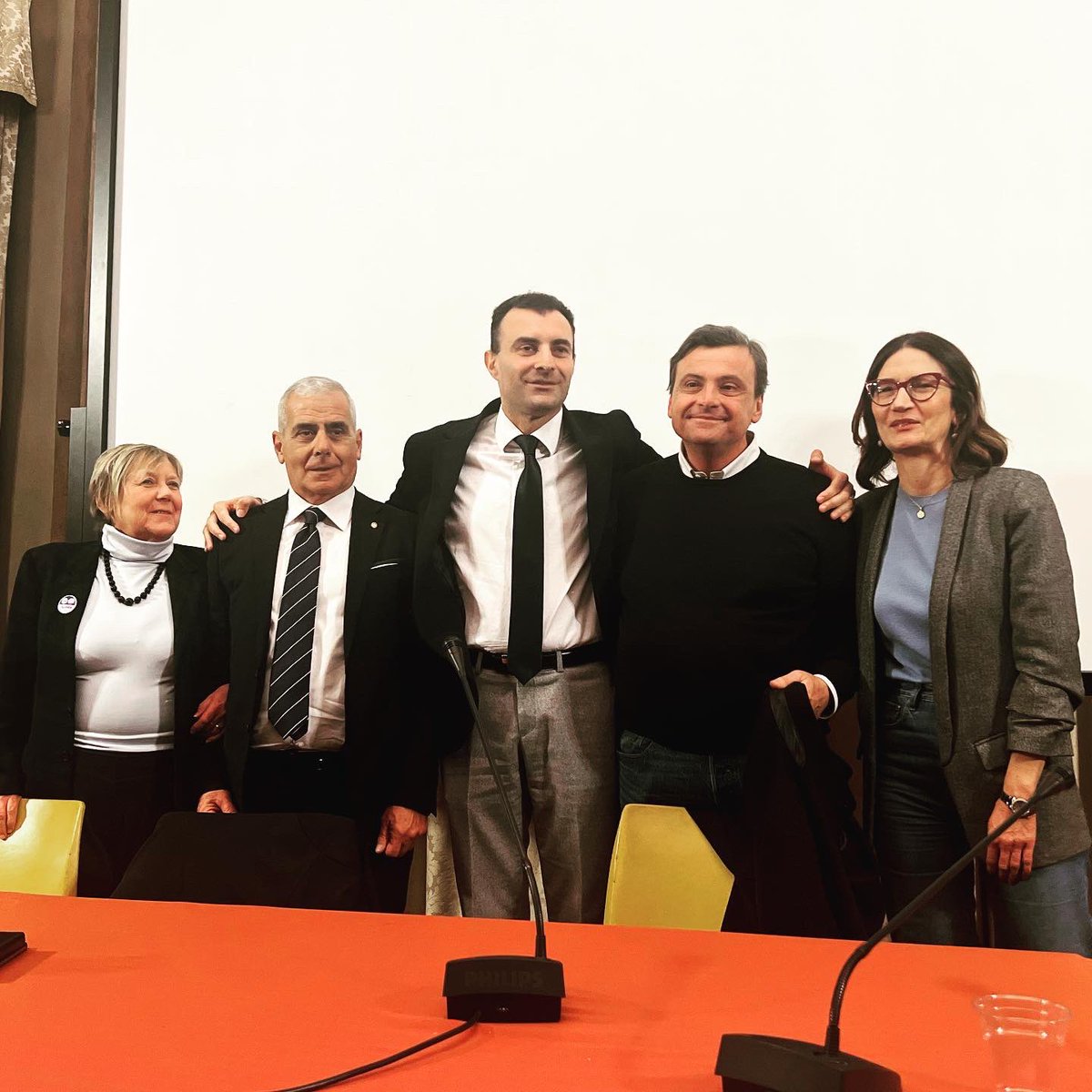 CarloCalenda's tweet image. Dovremmo chiederci semplicemente: chi ha le capacità, le idee e la competenza per rappresentarmi e governare al meglio?
@PacenteCarmine1 ha il #cursushonorum per lavorare bene in #regione Lombardia e siamo qui insieme nella provincia #milanese per ribadirlo con forza.