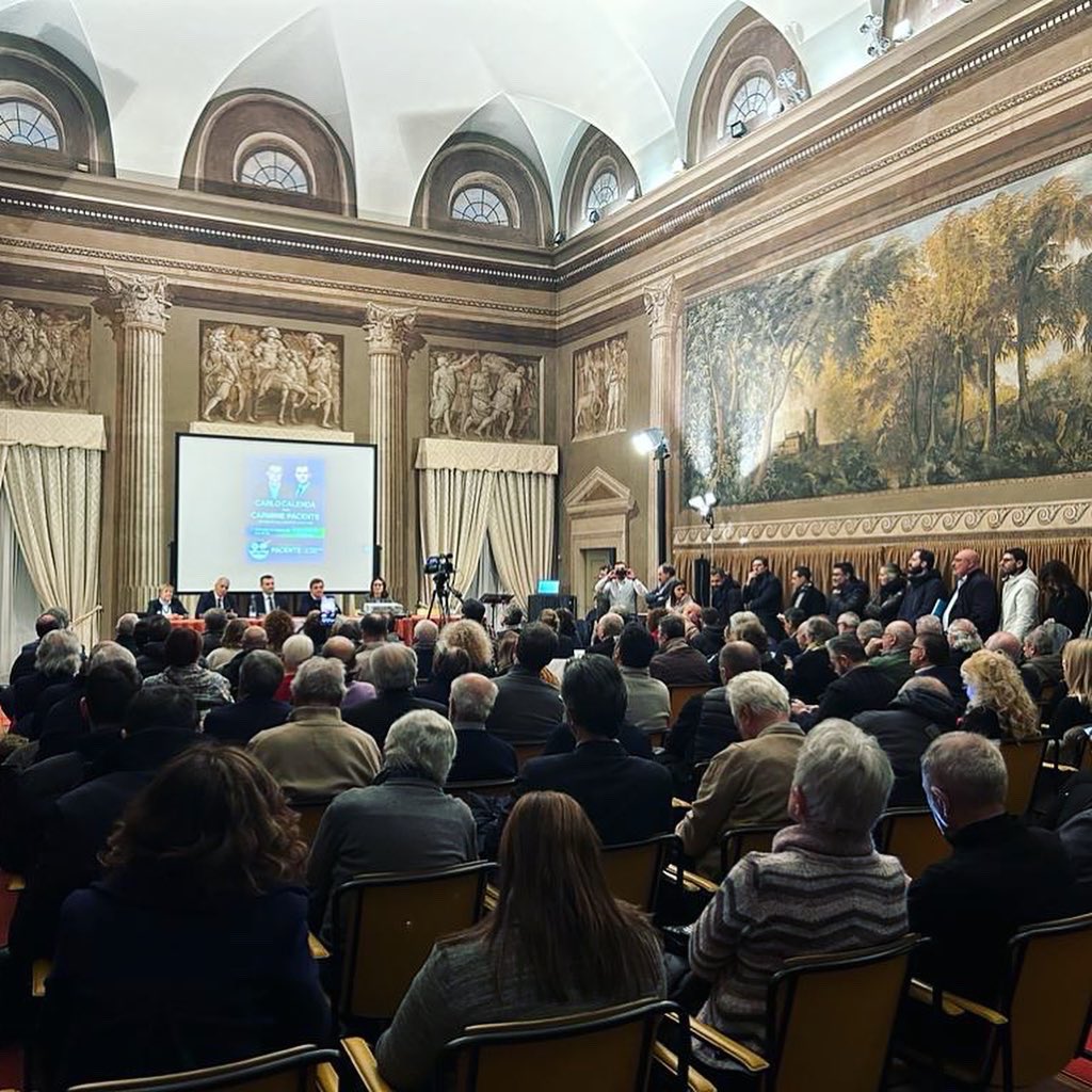 CarloCalenda's tweet image. Dovremmo chiederci semplicemente: chi ha le capacità, le idee e la competenza per rappresentarmi e governare al meglio?
@PacenteCarmine1 ha il #cursushonorum per lavorare bene in #regione Lombardia e siamo qui insieme nella provincia #milanese per ribadirlo con forza.