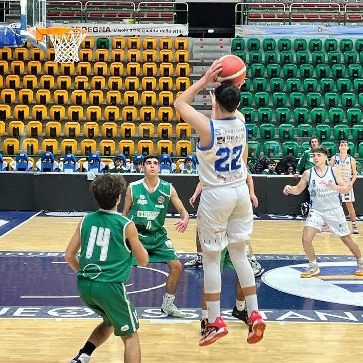 dinamo_sassari's tweet photo. 𝕃𝔸 "ℙℝ𝕀𝕄𝔸" ℕ𝔹𝔸
Le nostre esordienti targate @nuggets perdono contro le @okcthunder di Alghero nel @nbajuniors program, mentre gli under 17 silver (2008-2008) dominano largamente al PalaSerradimigni.
#dinamoacademy #under17 #esordienti #nbajunior #denver #Sardegna https://t.co/njtnZNxhyy