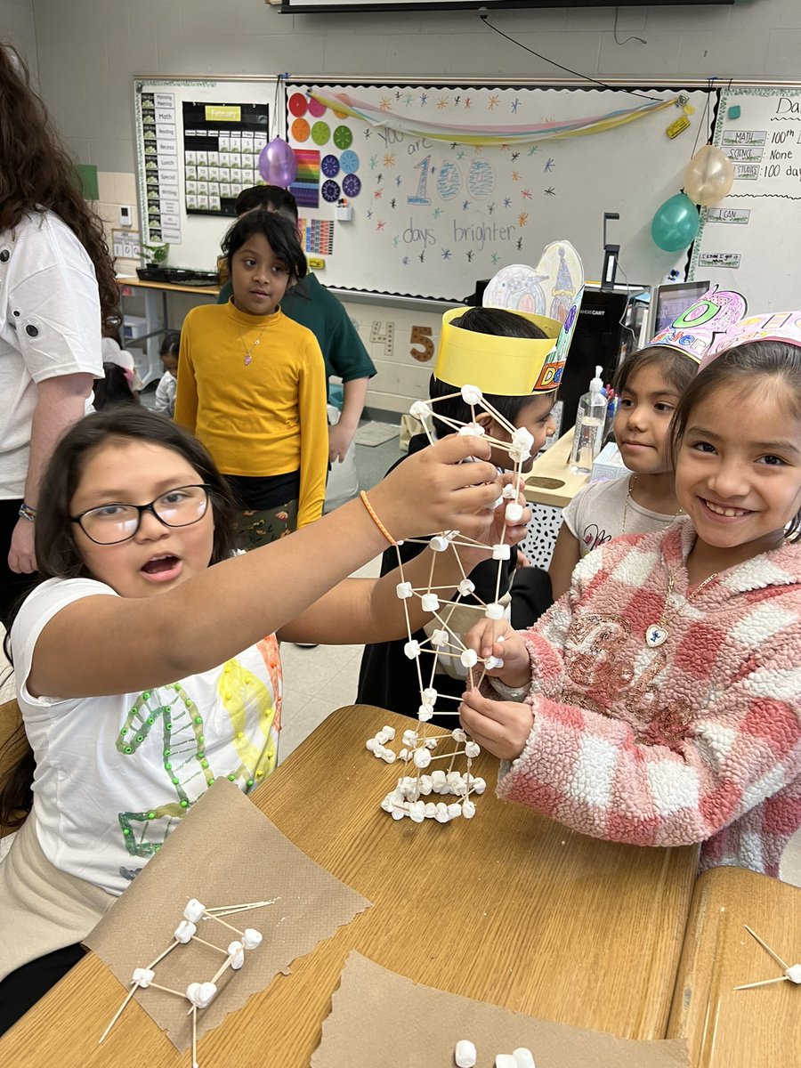 MissCallano's tweet photo. 100th day of school was a success!!!🎉❤️ We are more than halfway through the year and we showed off our 100 day outfits along with fun activities that include the number 100!!! https://t.co/sC8pggu12v