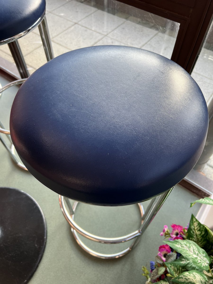 VictoriaTonkin's tweet photo. Busy day!! Left with broken hands! New stool tops completed!! Thank you to my dad for supplying tools and materials! Exciting changes at work! https://t.co/of4SBBeiyR