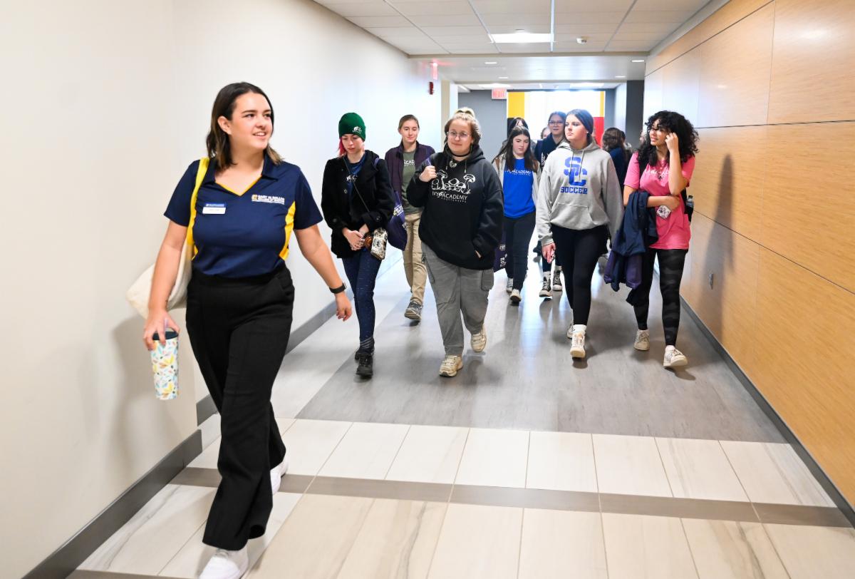UTCRollinsCOB's tweet photo. Today, we welcomed young women from the Chattanooga area high schools to UTC for a crash course in economics and finance. It was an opportunity for these young women to expand their knowledge and gain practical skills that will serve them well in the future. #EmpowerYourFuture https://t.co/aHGGXSgjJ5