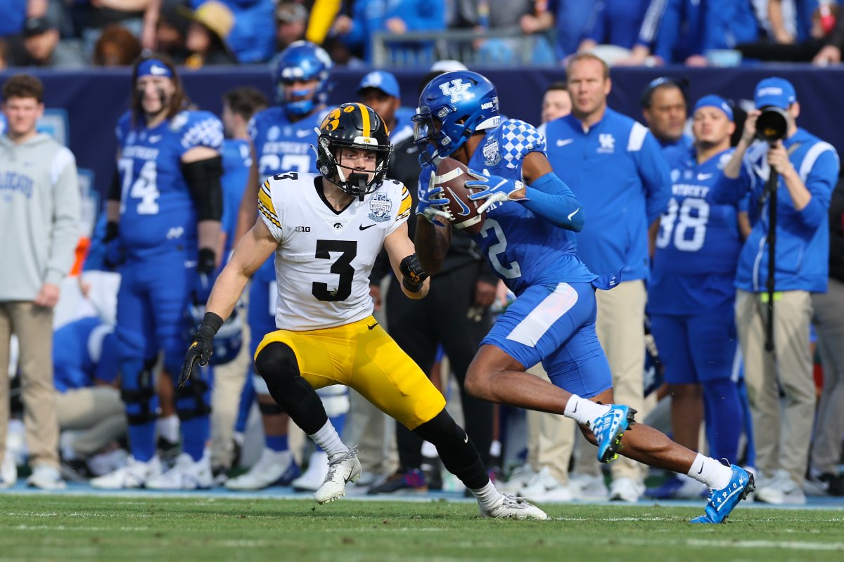SSI_Siouxland's tweet photo. We are proud to announce our partnership with @cdejean23, 2022 Music City Bowl (MVP) &amp; 1st Team All-Big Ten Cornerback of the Iowa Hawkeyes! Show your support and grab your gear at https://t.co/NYtFvtvlVk! Happy Birthday Cooper from RTI Threads! PHOTO: UI Sports Information https://t.co/Rj3nbJ2fp6