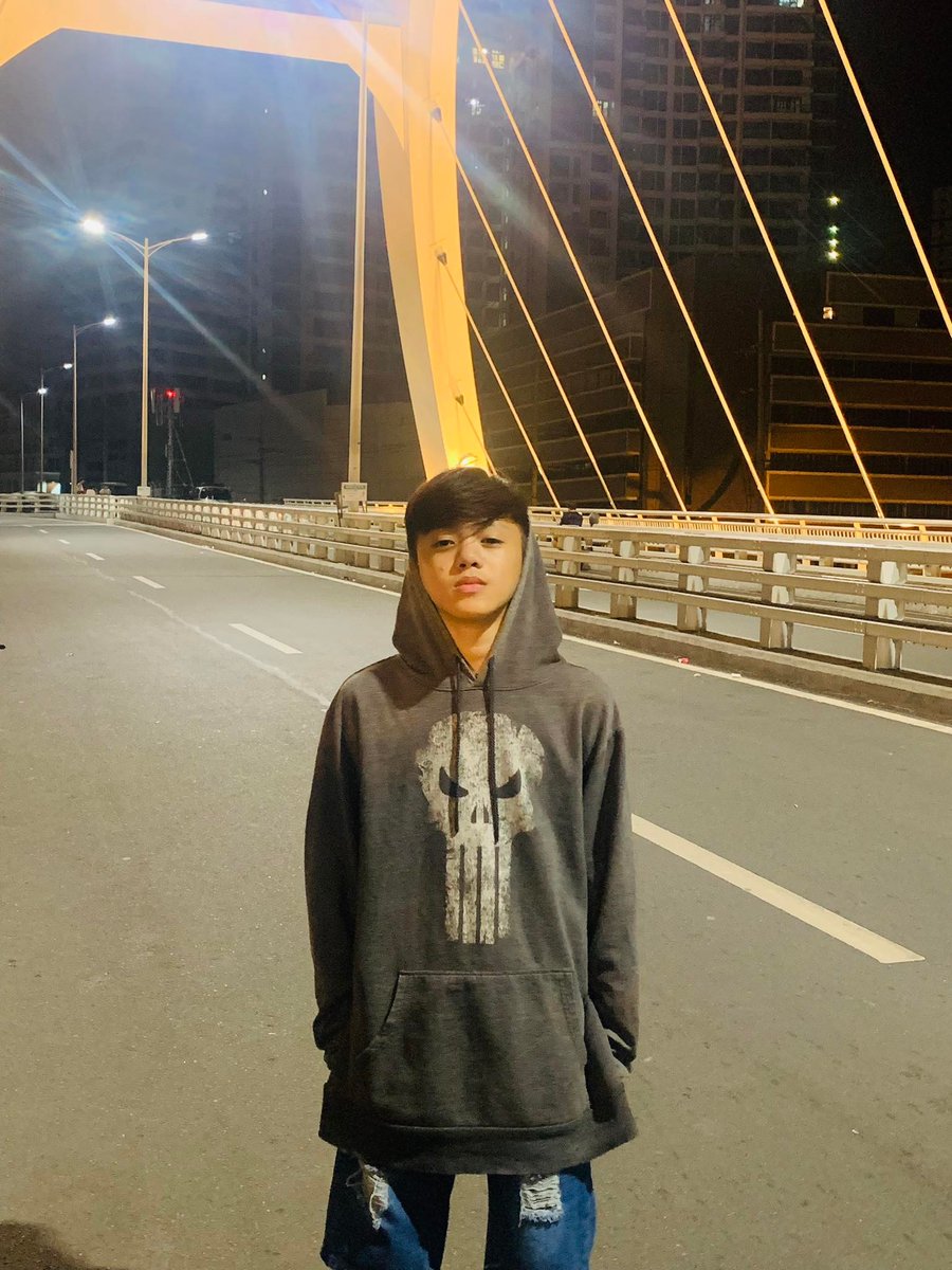 Ybchay0's tweet photo. pag may tiwala ka sa sarile mo papabilibin mo yung mga nangmaliit sayo!😎 https://t.co/fwWGtbgyal
