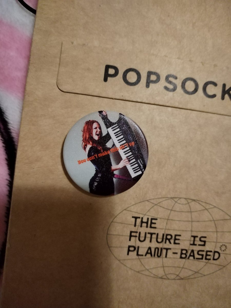 KayjeDeLaRosas's tweet photo. She's arrived!! @SarahHesterRoss #YouCantMakeThisShitUp @PopSockets https://t.co/VvcPNbvLUN