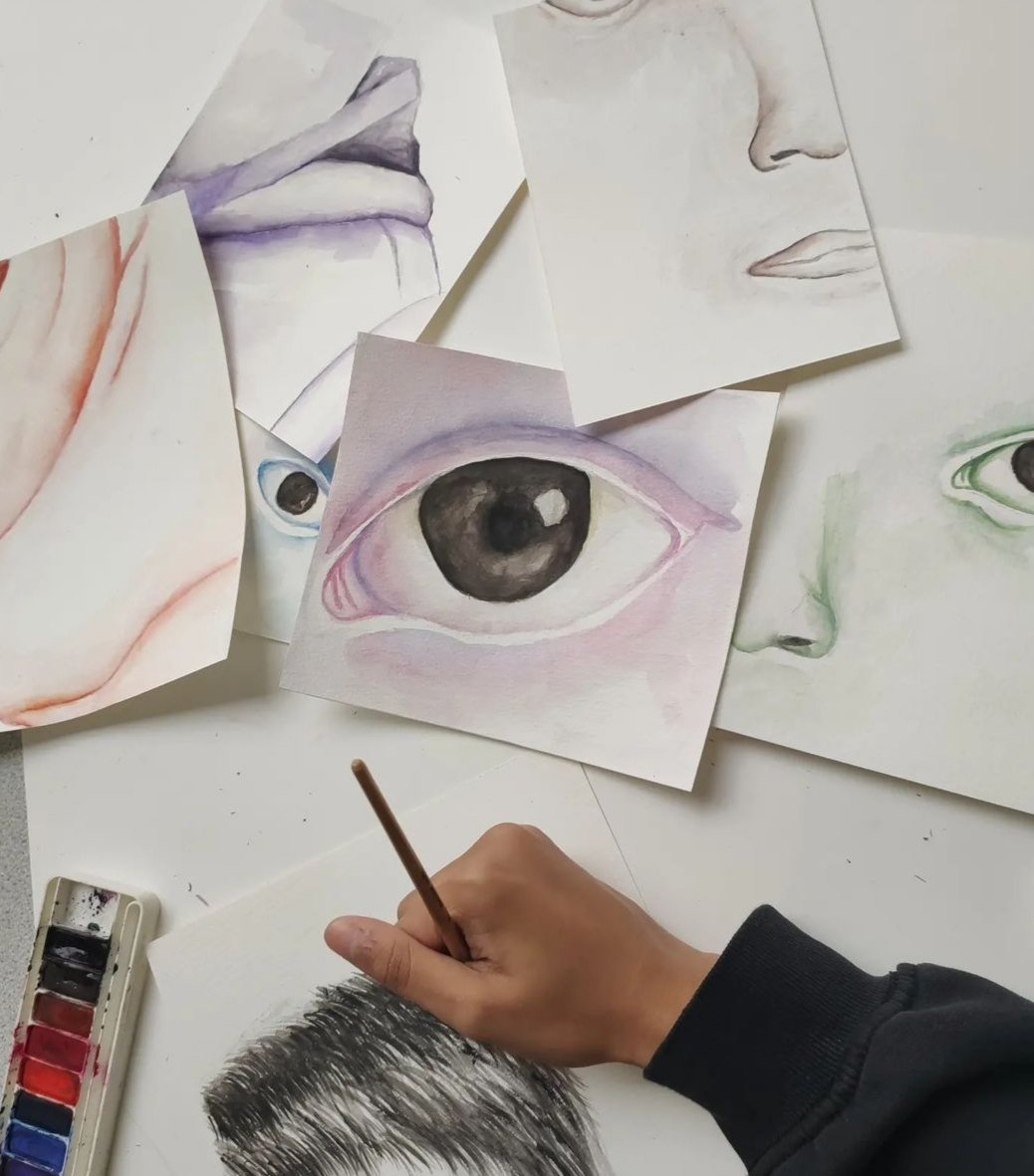 art_beal's tweet photo. Year 11 art &amp; photography recently had their progression exams. Here we've caught a snapshot of the art group. Such an exciting mix of works-in-progress! ✨ #bealhigh #bealhighschool #art #gcseart #gcse #year11 https://t.co/jw2sY2UQ6r