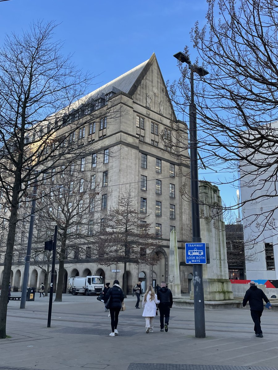 Joanne_Lake's tweet photo. Manchester was looking mighty handsome in the sunshyiiine today. Swung by St Peter's Square to say hello to my favourite street trees, pin oak and foxglove (pictured this morning/last summer)
I really really love trees and I really really love my city
#TreeSpotting #Manchester https://t.co/bqb79xDkzb