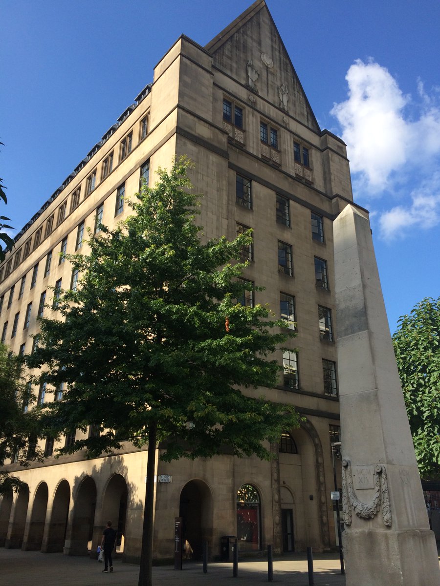 Joanne_Lake's tweet photo. Manchester was looking mighty handsome in the sunshyiiine today. Swung by St Peter's Square to say hello to my favourite street trees, pin oak and foxglove (pictured this morning/last summer)
I really really love trees and I really really love my city
#TreeSpotting #Manchester https://t.co/bqb79xDkzb