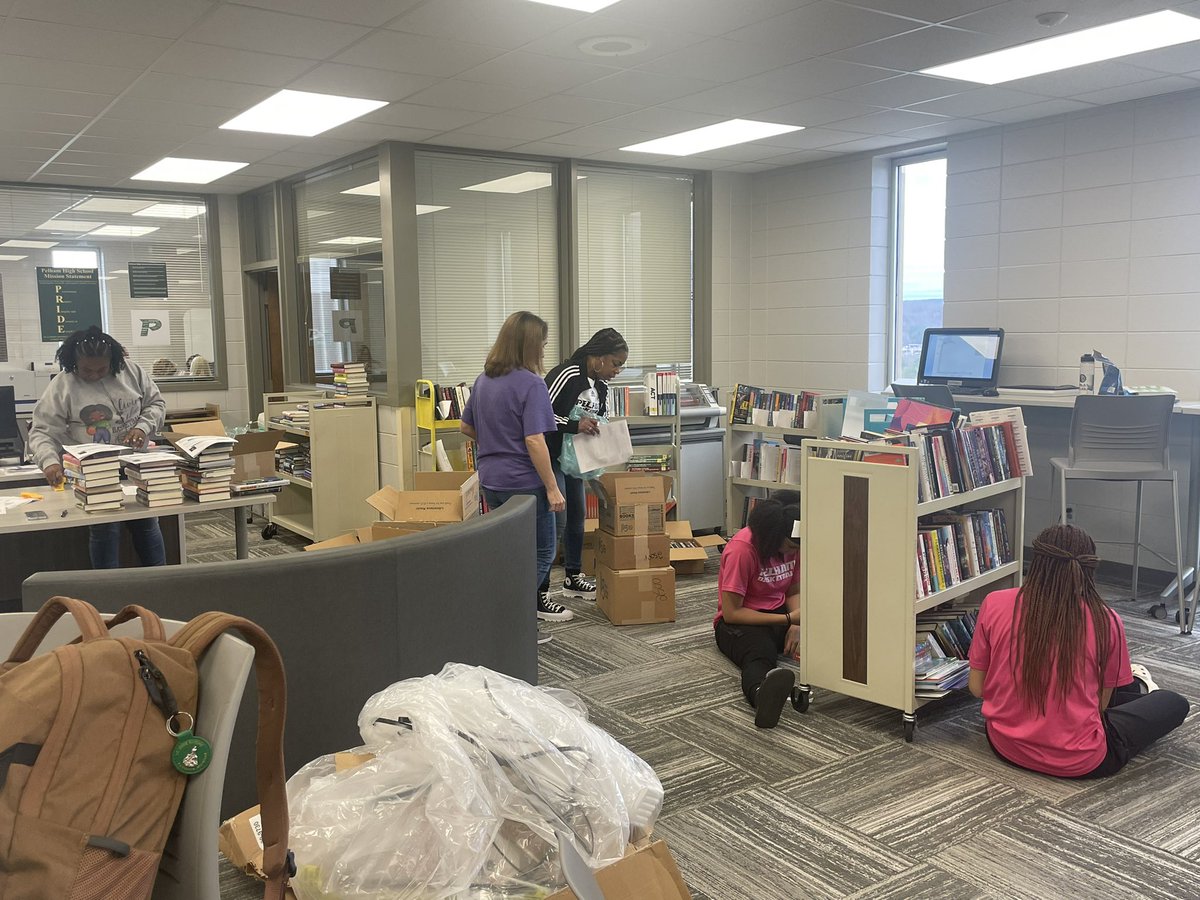 PHSlibrarymedia's tweet photo. When the internet is down and your friends and their students help tackle a very large task of processing new books and building a cart! #thepelhamway @PelhamHighAL  @PELHAM_AD @shannonbogert1 @GoHam_FTA https://t.co/sH7CUt7577
