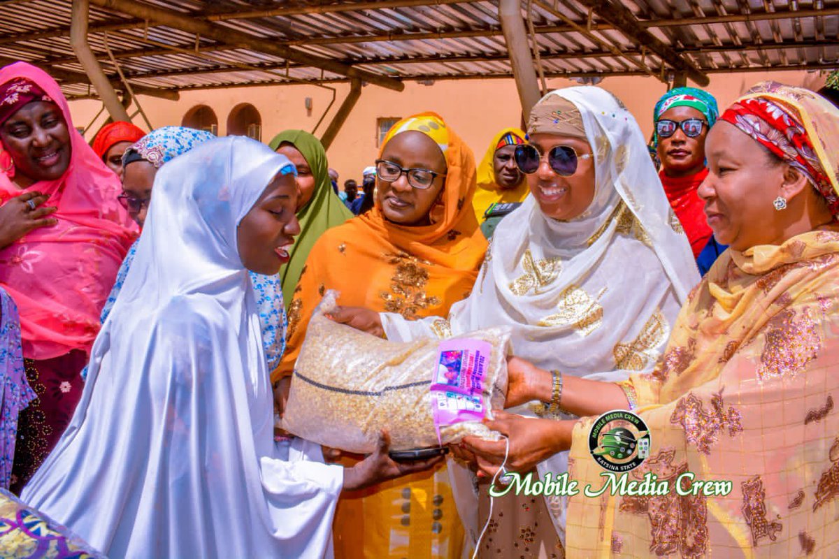 mrsdikkoradda's tweet photo. Today, I led my team and a team of Health Personnels to Danmusa and Dutsinma Local Government Areas of Katsina State, in order to continue the distribution of Food items, Clothes and Medical Outreach as part of my 34 Local Governments Tour. https://t.co/xoalgHnRWm