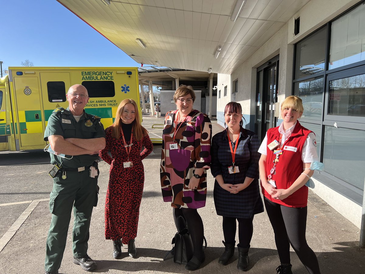 KGRedCrossWales's tweet photo. Visiting our Cardiff teams today with @chrismarriott6 - ED Wellbeing &amp; Home Safe team UHW, who are committed to supporting patients &amp; NHS staff.  Then on to meet Waiting Well and Cardiff &amp; Merthyr/RCT Community Support teams who support individuals to achieve personal goals ❤️ https://t.co/wdFirOVS6a