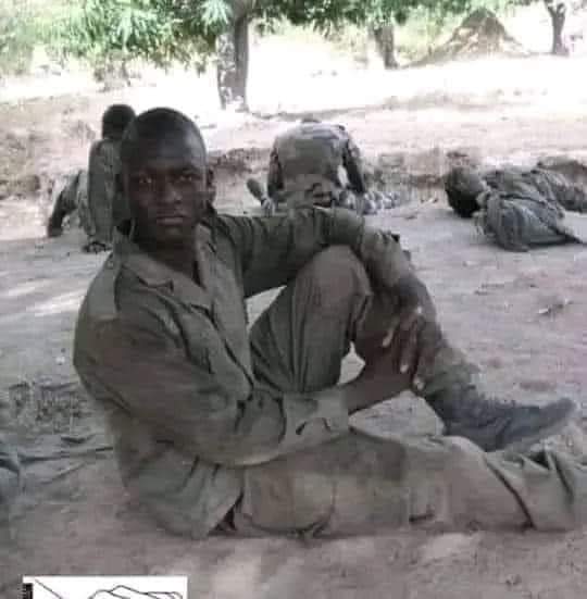 Si vous l'avez reconnu, mentionnez son nom en commentaire....