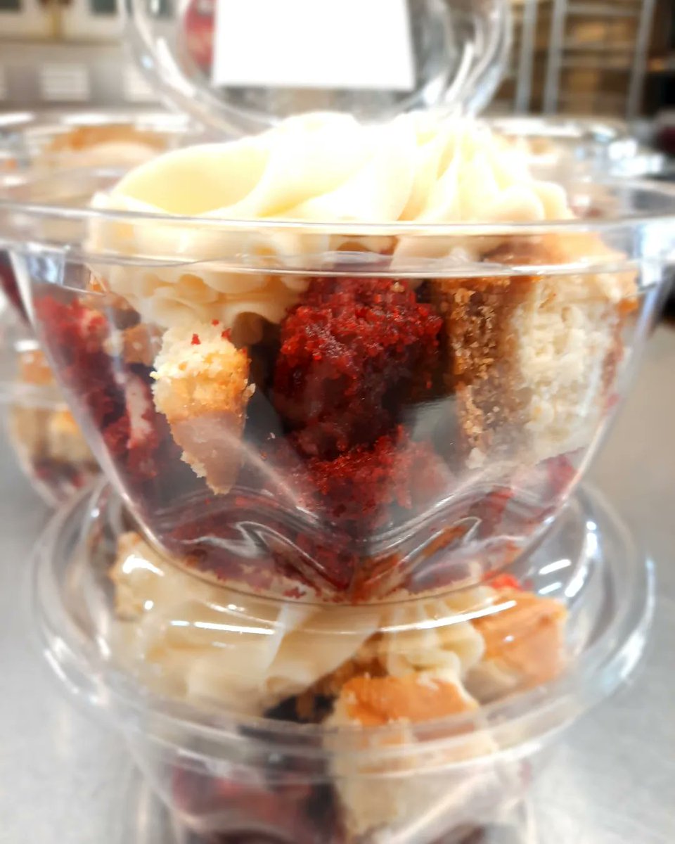 TwoSisters02's tweet photo. These should come with a warning.
⚠️They're deliciously addictive!⚠️
*Loaded Turtle Brownie Cheesecake Bowls
*Chocolate Chip Pecan Cookies
*Red Velvet Cheesecake Bowls
#dfwbakery #sweets #sisters #cookies #cheesecake #cake https://t.co/3jnhvPCe0s