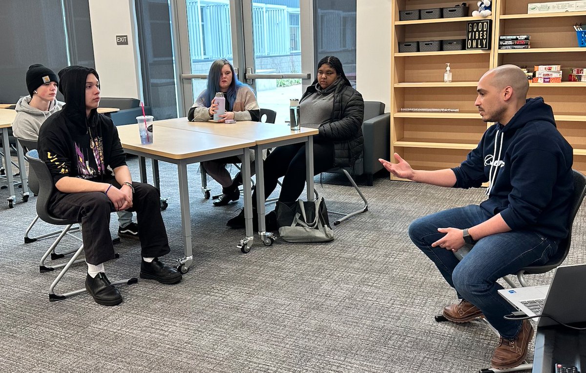 Challenger High School STEM Students participated in a discussion about their future and life after graduation.  They were introduced to the opportunities that working for Boeing offers with a chance to sign up for Boeing's internship program.
#iamCTE #BethelCTE  <a href="/BoeingWA/">Boeing in Washington</a>