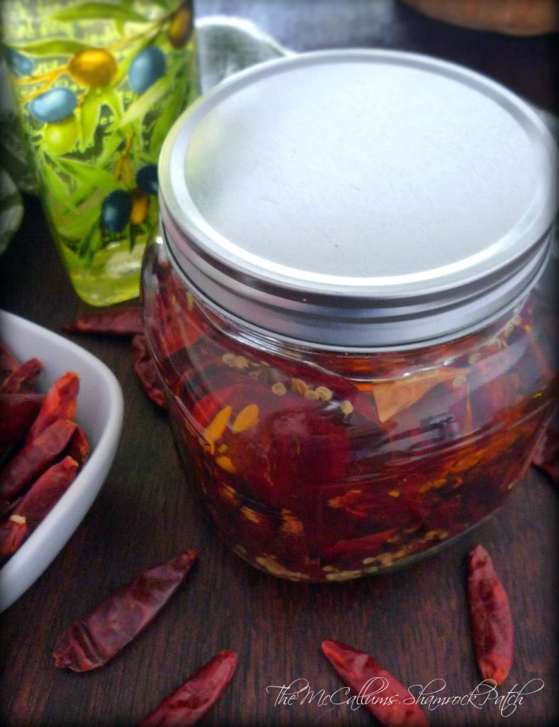 Olio di #peperoncino #Italian Chili Oil originates from the southern region of Calabria. 

Olio di #peperoncino consists of two simple ingredients, pure top-quality authentic olive oil and dried
See the recipe here -> themccallumsshamrockpatch.com/2015/04/28/oli…