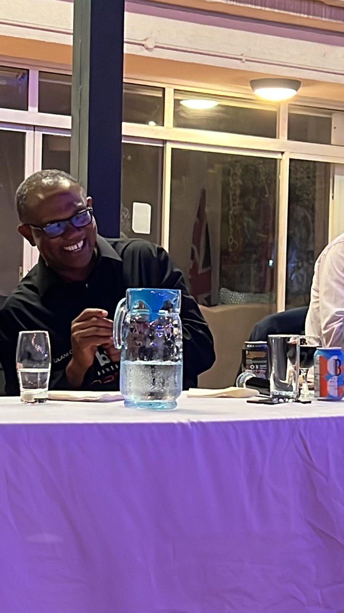 Cheejindu's tweet photo. When the soon to be Presido of your country is sampling the beer you made🍻😌😌
See his wide smile biko..Mama I made it💃🏼💃🏼💃🏼💃🏼💃🏼💃🏼
@PeterObi @BatureBrewery
#Obidatti023 #OBIdients https://t.co/5wv8sE1Efc