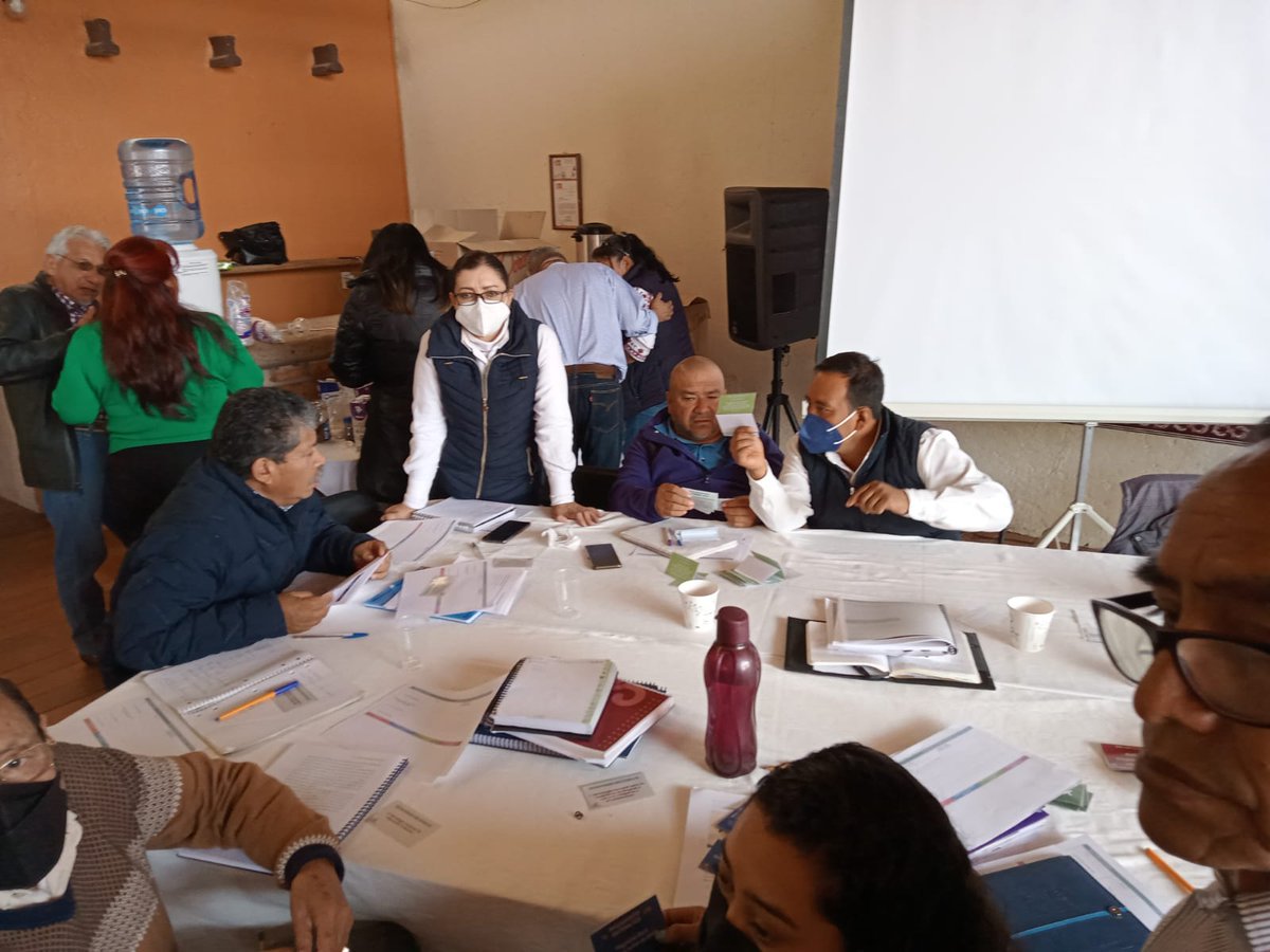 BasicaSEPH's tweet photo. Se lleva a cabo por el Equipo Técnico Estatal el Taller “Programa Analítico” a Directores, Supervisores, Coordinadores de los Centros de Maestros y Asesores Técnico Pedagógicos de #PrimariaGeneral, Sector N° 04 de #Huichapan, #Tecozautla, #Ixmiquilpan y #Jacala.

@natycastrejonv https://t.co/4plwKeLE3O