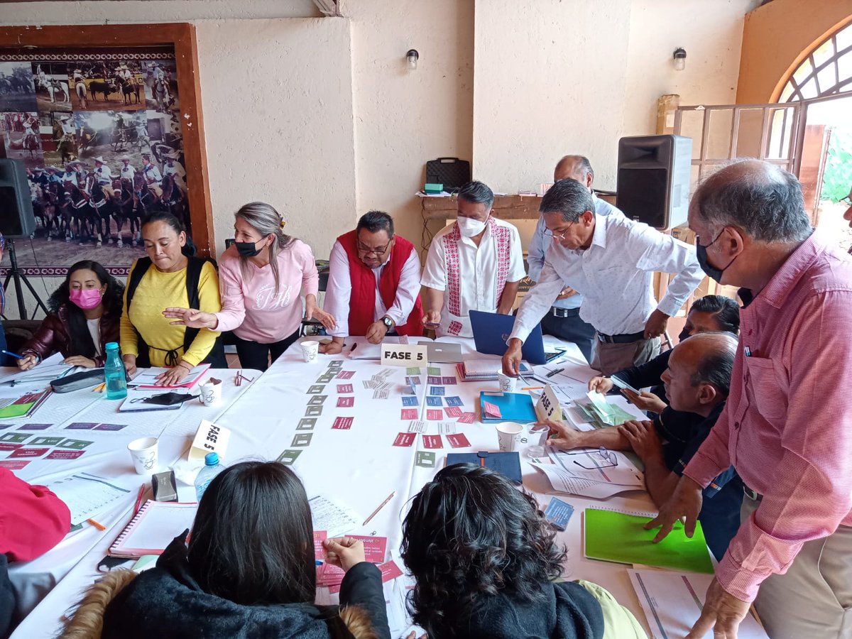 BasicaSEPH's tweet photo. Se lleva a cabo por el Equipo Técnico Estatal el Taller “Programa Analítico” a Directores, Supervisores, Coordinadores de los Centros de Maestros y Asesores Técnico Pedagógicos de #PrimariaGeneral, Sector N° 04 de #Huichapan, #Tecozautla, #Ixmiquilpan y #Jacala.

@natycastrejonv https://t.co/4plwKeLE3O