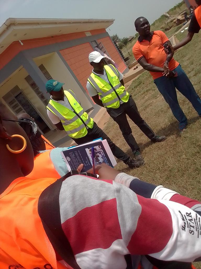 GardKayz's tweet photo. @HillaryTaylorVI @lilian_nyakuni @TotalEnergiesUG @UNOC_UG @CNOOCUgandaLtd @TotalEnergies I won't be like others that have harshly replied you, but i am here to let you know that the PAPS aren't in camps but they are built houses in any area of their interest provided its in the range of their ancestral communities.
Below are pictures of some paps
#UCMPVisit https://t.co/86zzIzVGfV