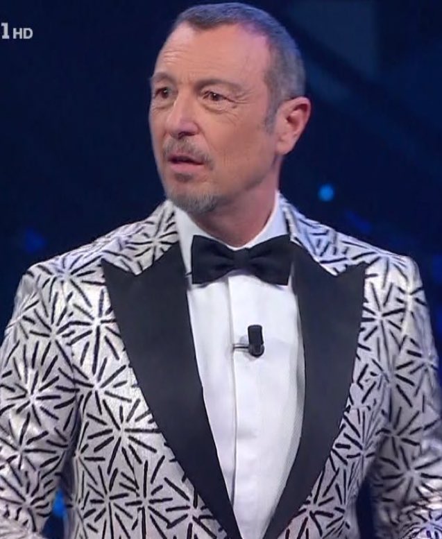 deadpoetstan's tweet photo. quando grignani ha detto “aspettate” AMADEUS HA AVUTO FLASHBACK DI GUERRA
#Sanremo2023 https://t.co/7DPUgIIYG3