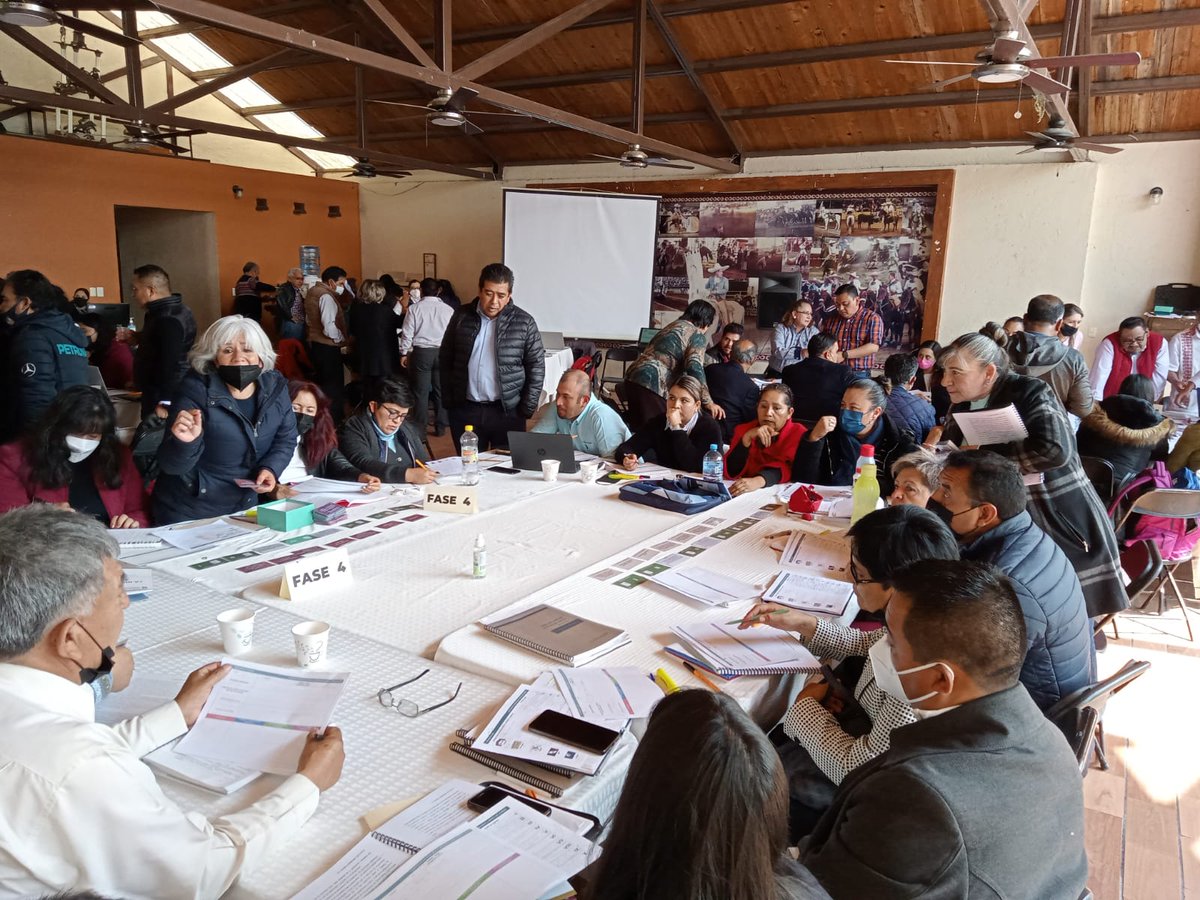 BasicaSEPH's tweet photo. Se lleva a cabo por el Equipo Técnico Estatal el Taller “Programa Analítico” a Directores, Supervisores, Coordinadores de los Centros de Maestros y Asesores Técnico Pedagógicos de #PrimariaGeneral, Sector N° 04 de #Huichapan, #Tecozautla, #Ixmiquilpan y #Jacala.

@natycastrejonv https://t.co/4plwKeLE3O