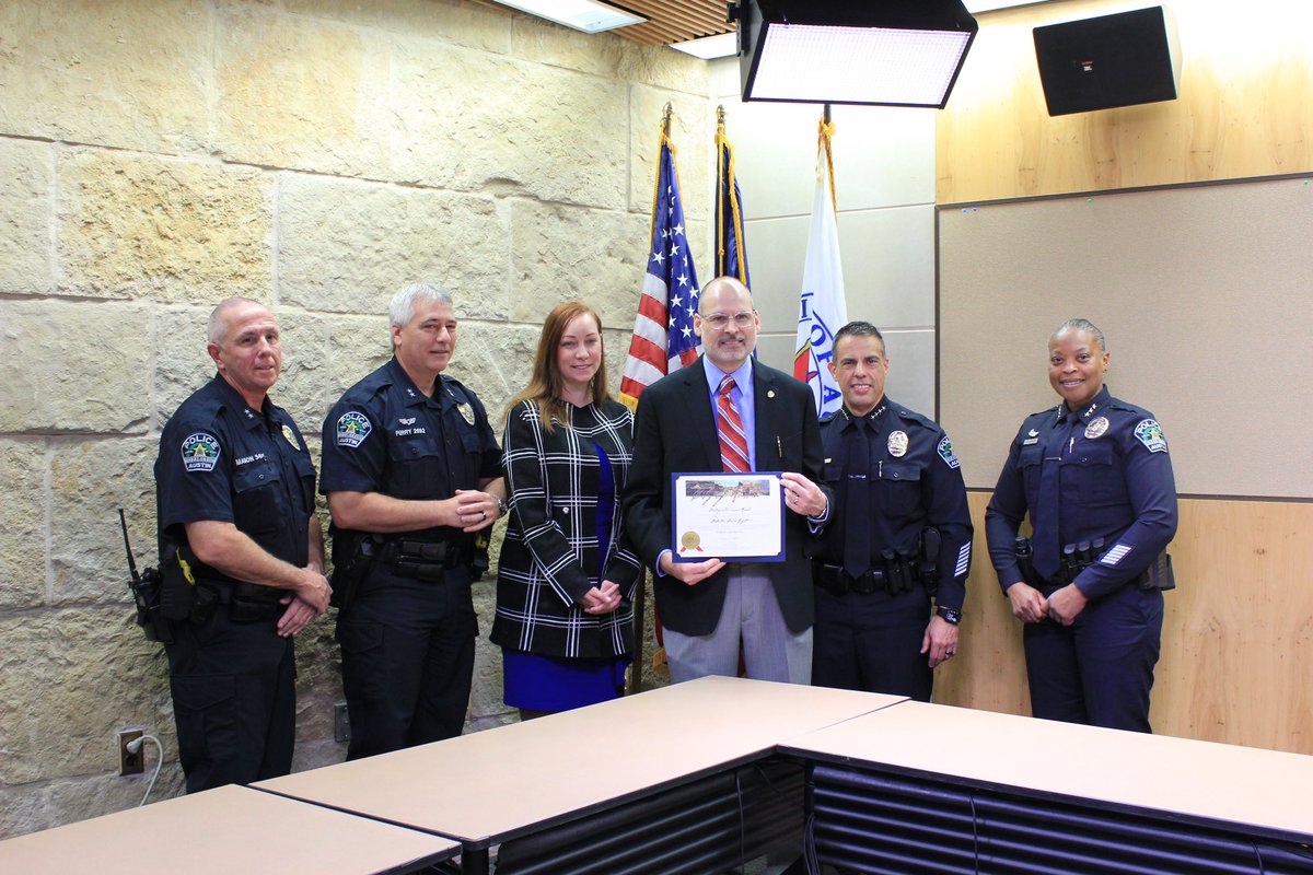 Austin Police Department tweet media