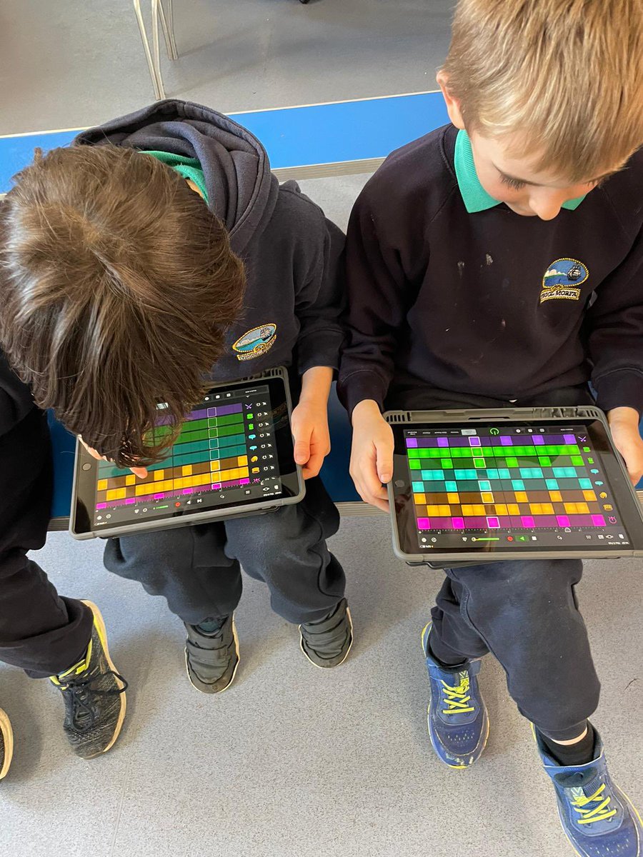 ysgolmorfa's tweet photo. Diolch i Dafydd Eurgain @CerddYsgolion am y sesiwn gerdd prynhawn heddiw. Y plant wedi mwynhau dysgu chwarae’r ukulele a chyfansoddi cerddoriaeth yn ddigidol. 🎶 🎸 #arbrofi #celfyddydaumynegiannol https://t.co/auAV6Ss4un